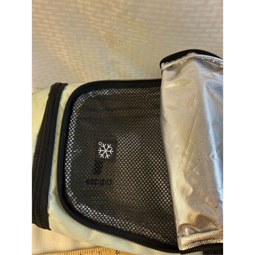Adidas insulated zipper lunch box mint green (minor discoloration on edges) wash - Picture 9 of 10